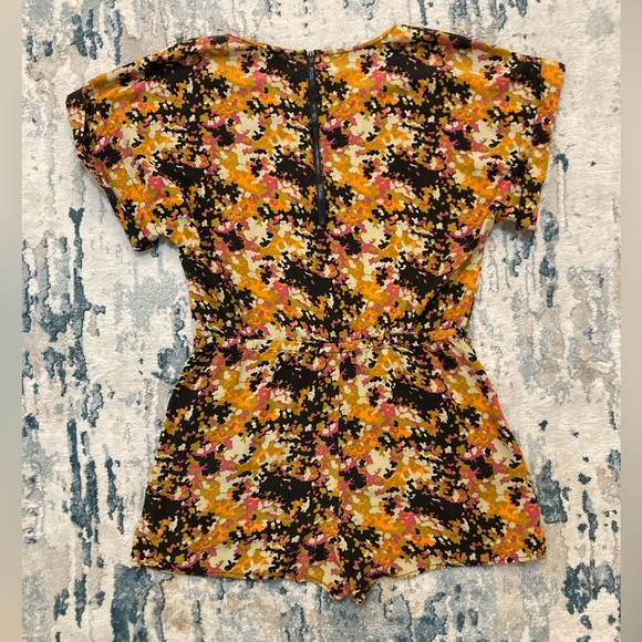 C01 Fossil Womens Shorts Romper with Pockets Abstract Art Floral Knit Sz Small - Picture 4 of 10